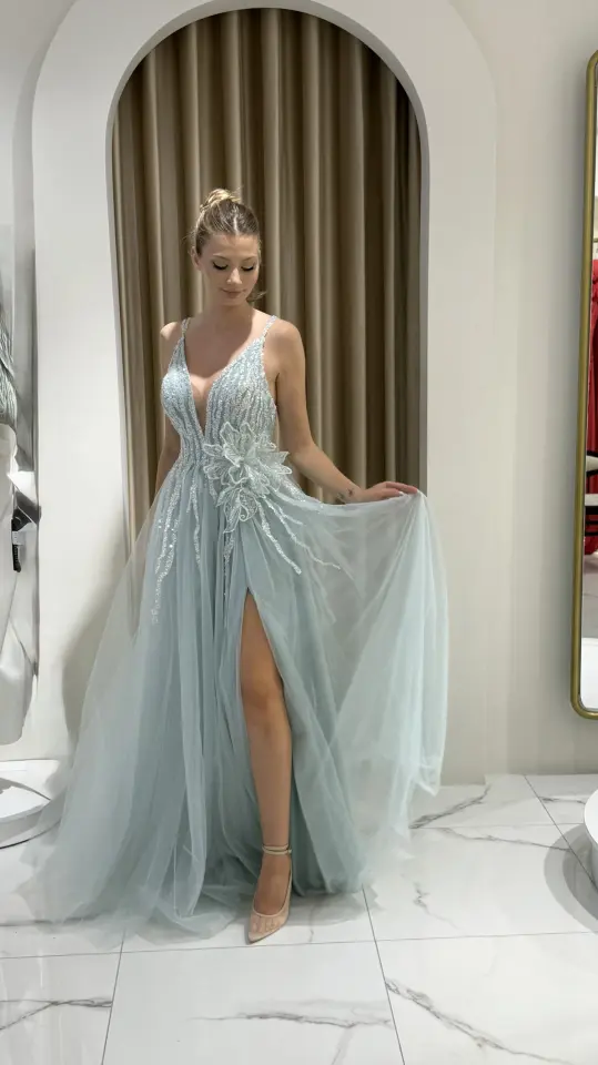 Açık Mavi Dantel ve Tül Detaylı Yırtmaçlı Abiye