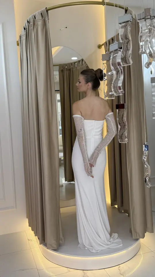 Beyaz Eldivenli Taş Detaylı Balık Model Kuyruklu Abiye