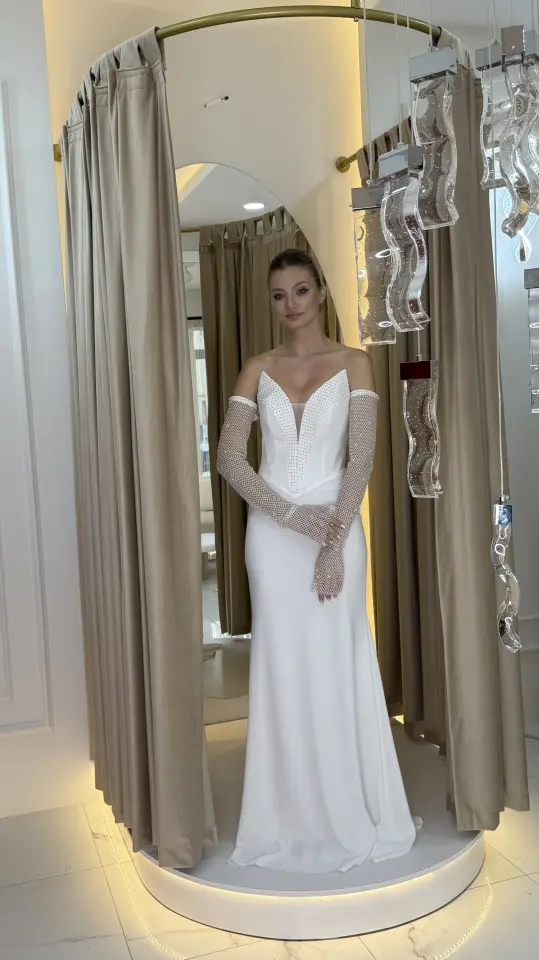 Beyaz Eldivenli Taş Detaylı Balık Model Kuyruklu Abiye