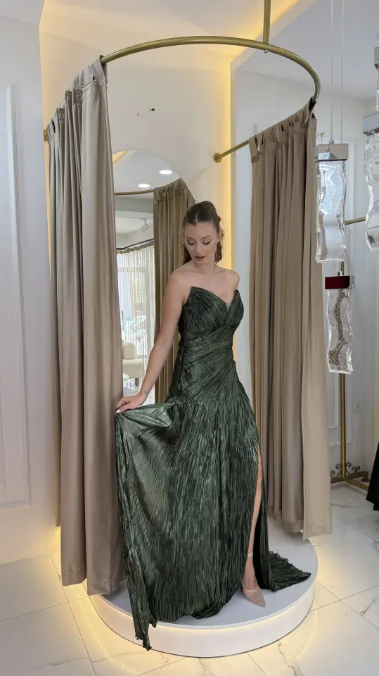 Koyu Yeşil Kalp Yaka Drapeli Yırtmaçlı Abiye