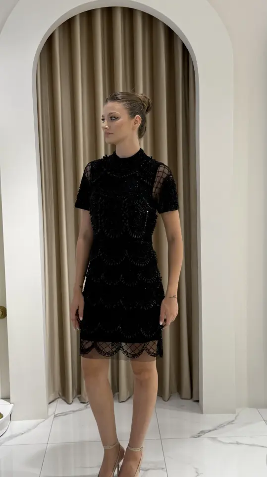 Siyah Dantelli Boncuk İşlemeli Kısa Abiye