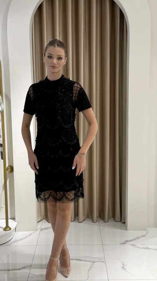 Siyah Dantelli Boncuk İşlemeli Kısa Abiye