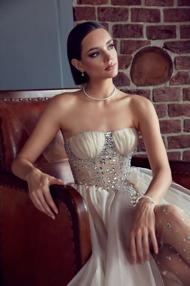 Straplez Krem Taş İşlemeli Tül Abiye Elbise