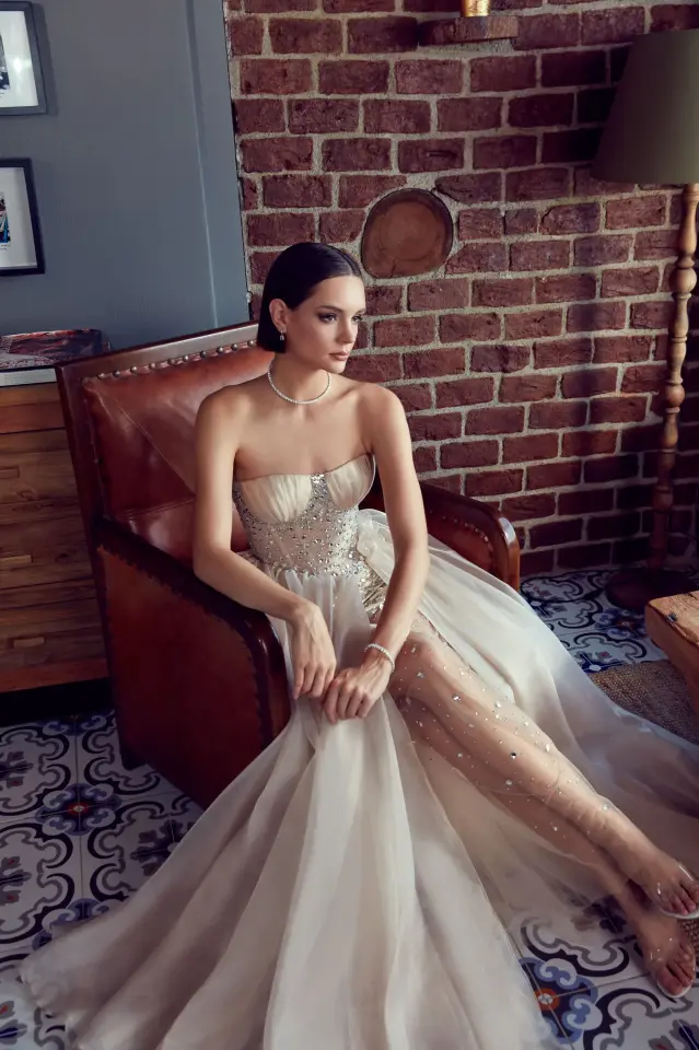 Straplez Krem Taş İşlemeli Tül Abiye Elbise