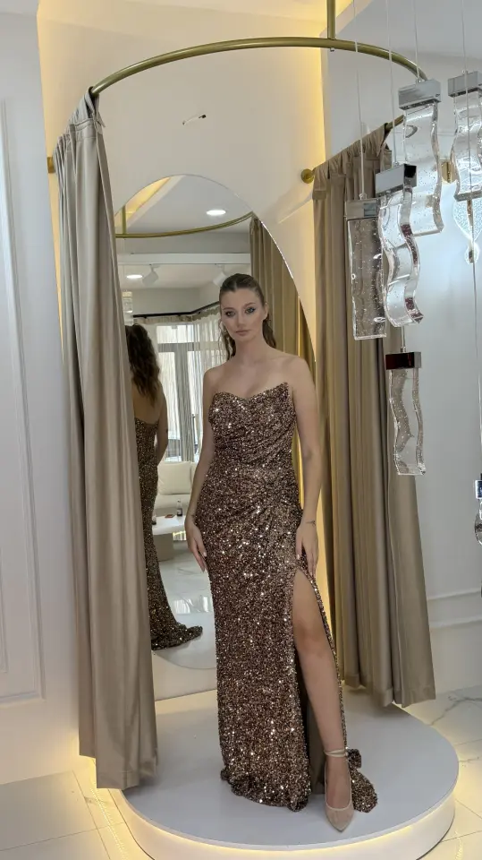 Straplez Yırtmaçlı Pul ve Boncuk İşlemeli Abiye