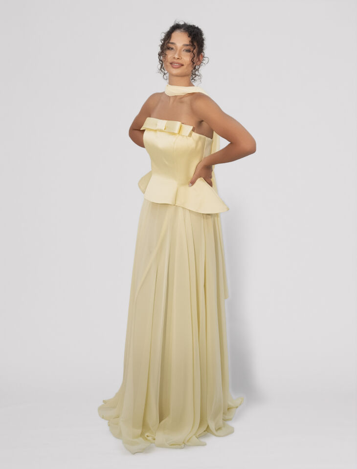 Fiyonk ve Şal Detaylı Peplum Straplez Şifon Abiye Elbise